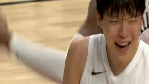 李铁囚禁廿年，奇特发式保得未剃，家人未出席法庭审理